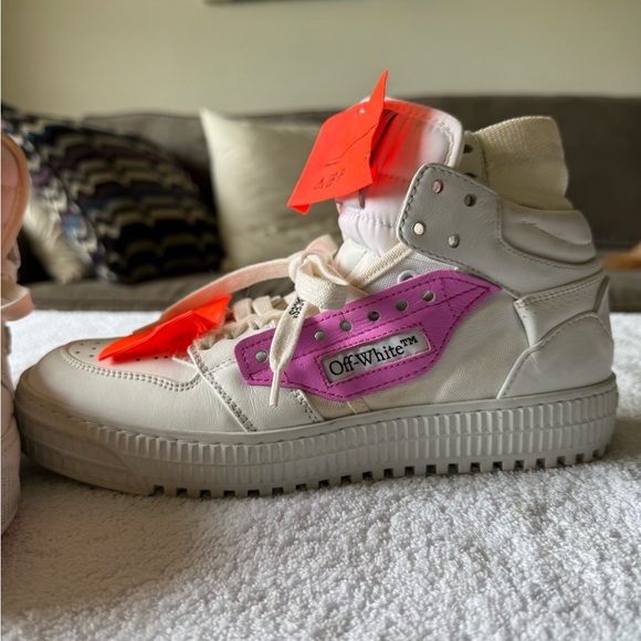 White High-Top Sneakers with Red Tags - Picture 4 of 8